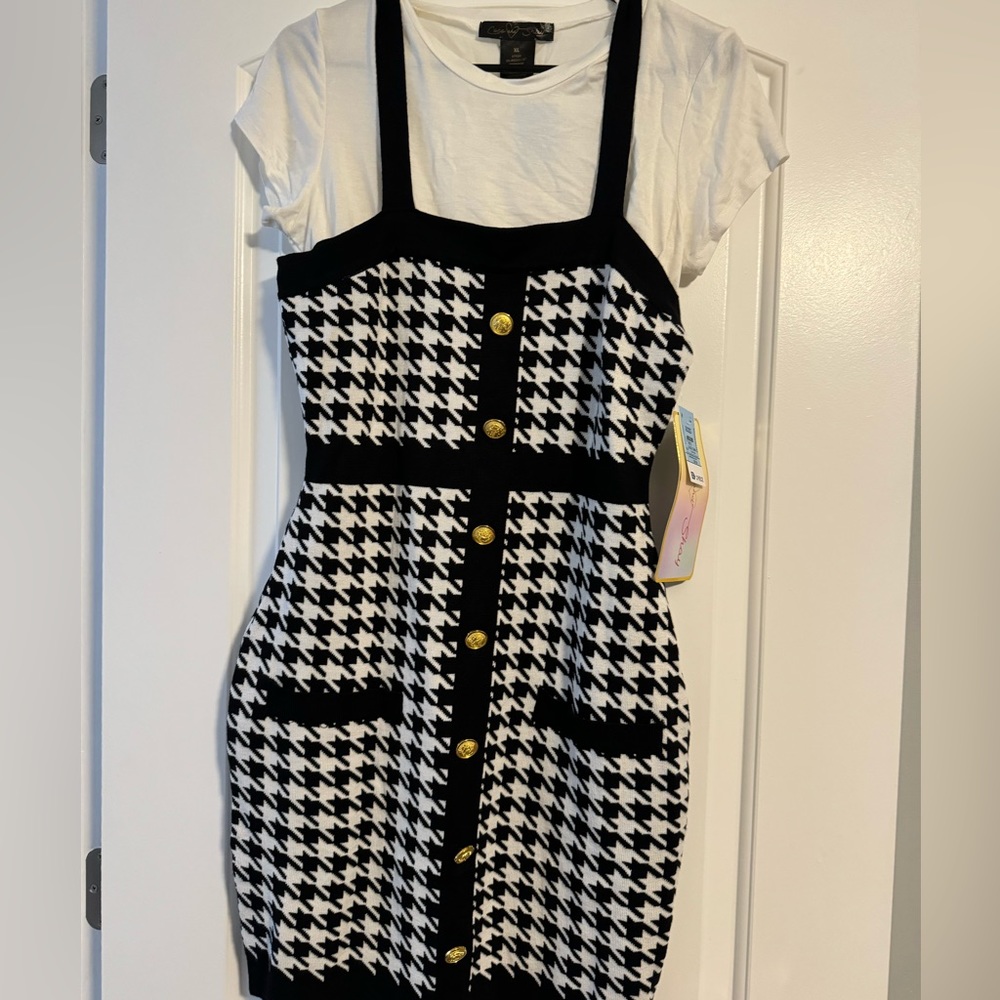 Chic Black and White Houndstooth Dress